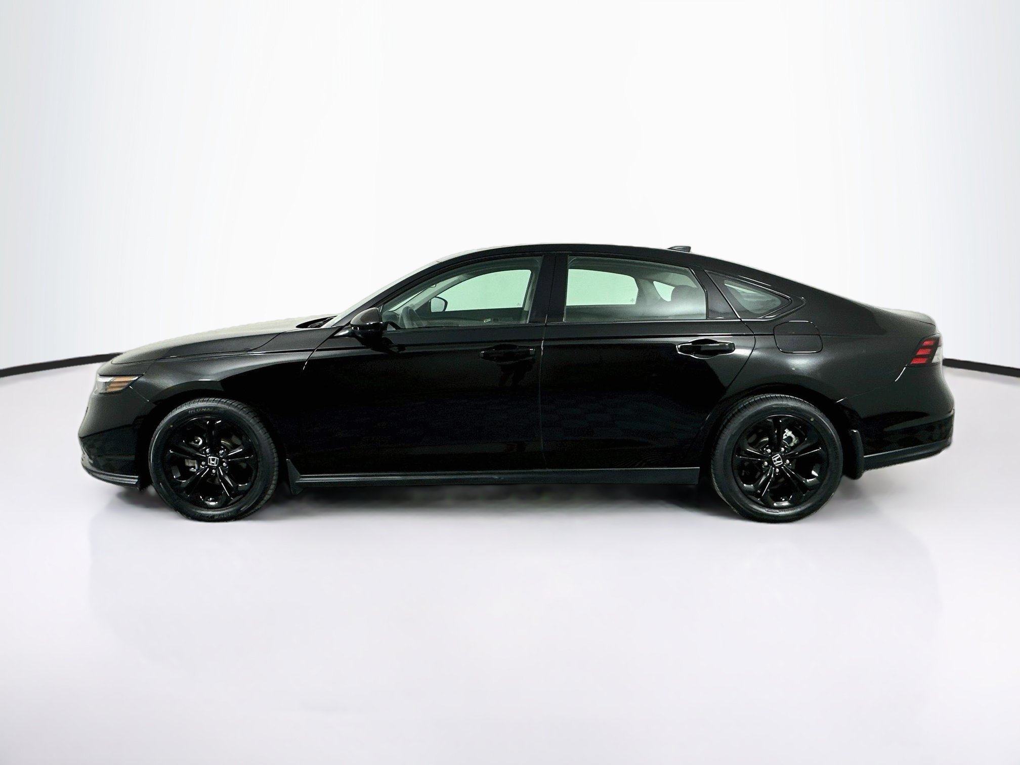 Used 2025 Honda Accord SE image 4