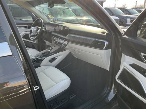 Used 2024 Kia Telluride EX image 17