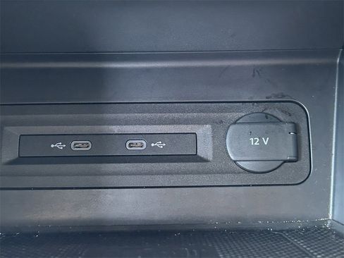 Used 2022 Volkswagen Atlas Cross Sport SE image 16