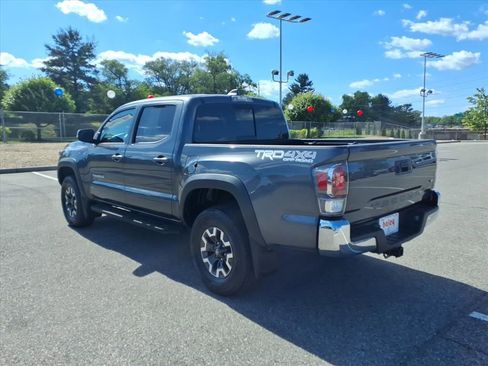 Certified 2023 Toyota Tacoma TRD Off-Road AWD/4WD image 7