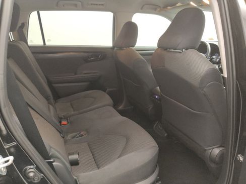 Used 2021 Toyota Highlander LE image 19