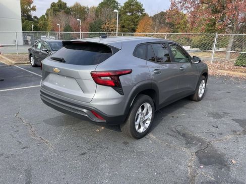 Used 2025 Chevrolet Trax LS w/ LS Convenience Package image 10