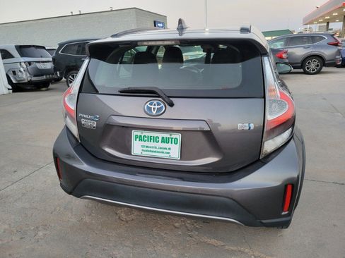 Used 2018 Toyota Prius C Two image 6