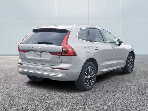 Used 2022 Volvo XC60 B5 Inscription image 4