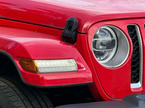 Used 2022 Jeep Wrangler Unlimited Sahara w/ Cold Weather Group image 8