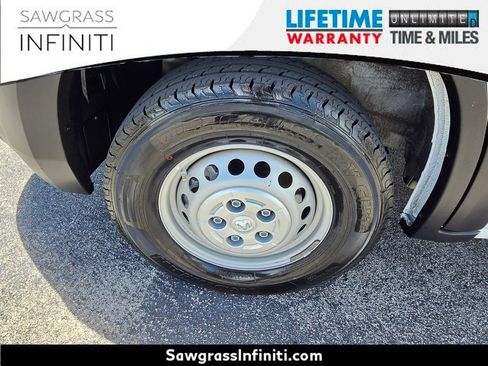 Used 2025 RAM ProMaster 2500 w/ Convenience Group FWD image 4