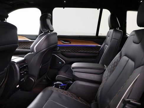 Used 2025 Jeep Grand Cherokee L Summit image 32