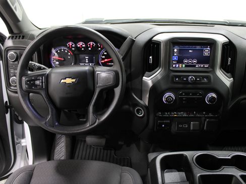 Used 2024 Chevrolet Silverado 2500 Custom w/ Custom Value Package image 2