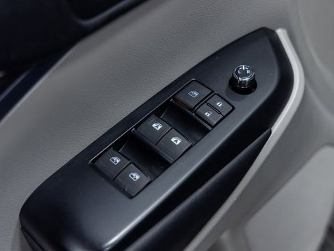 Used 2016 Toyota Highlander XLE image 12