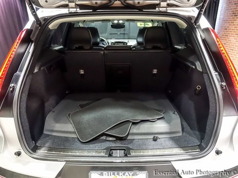 Used 2025 Volvo XC40 B5 Plus AWD/4WD image 28