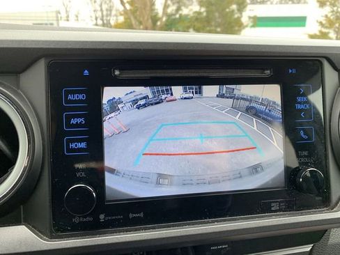 Used 2018 Toyota Tacoma TRD Sport image 22