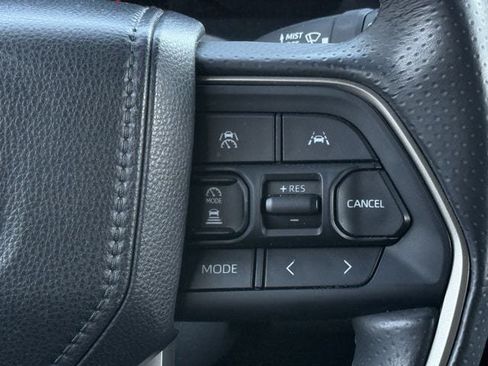 Used 2025 Toyota 4Runner SR5 AWD/4WD image 15