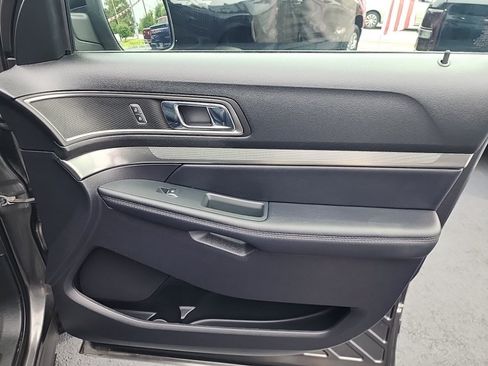 Used 2018 Ford Explorer XLT w/ Equipment Group 202A AWD/4WD image 41