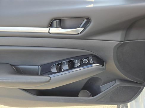 Used 2023 Nissan Altima 2.5 SV image 17
