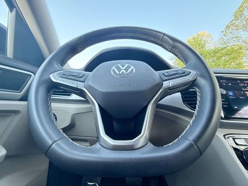 Used 2023 Volkswagen Atlas SE w/ Panoramic Sunroof Package AWD/4WD image 11