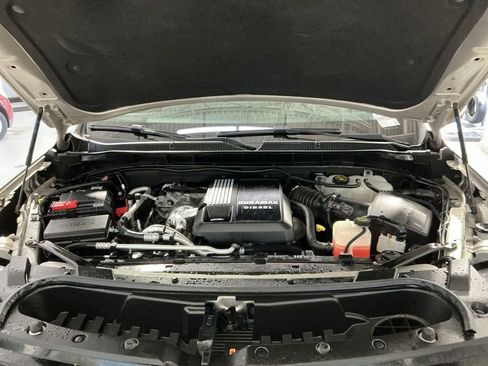 Used 2023 Chevrolet Suburban Premier w/ Premium Package image 29