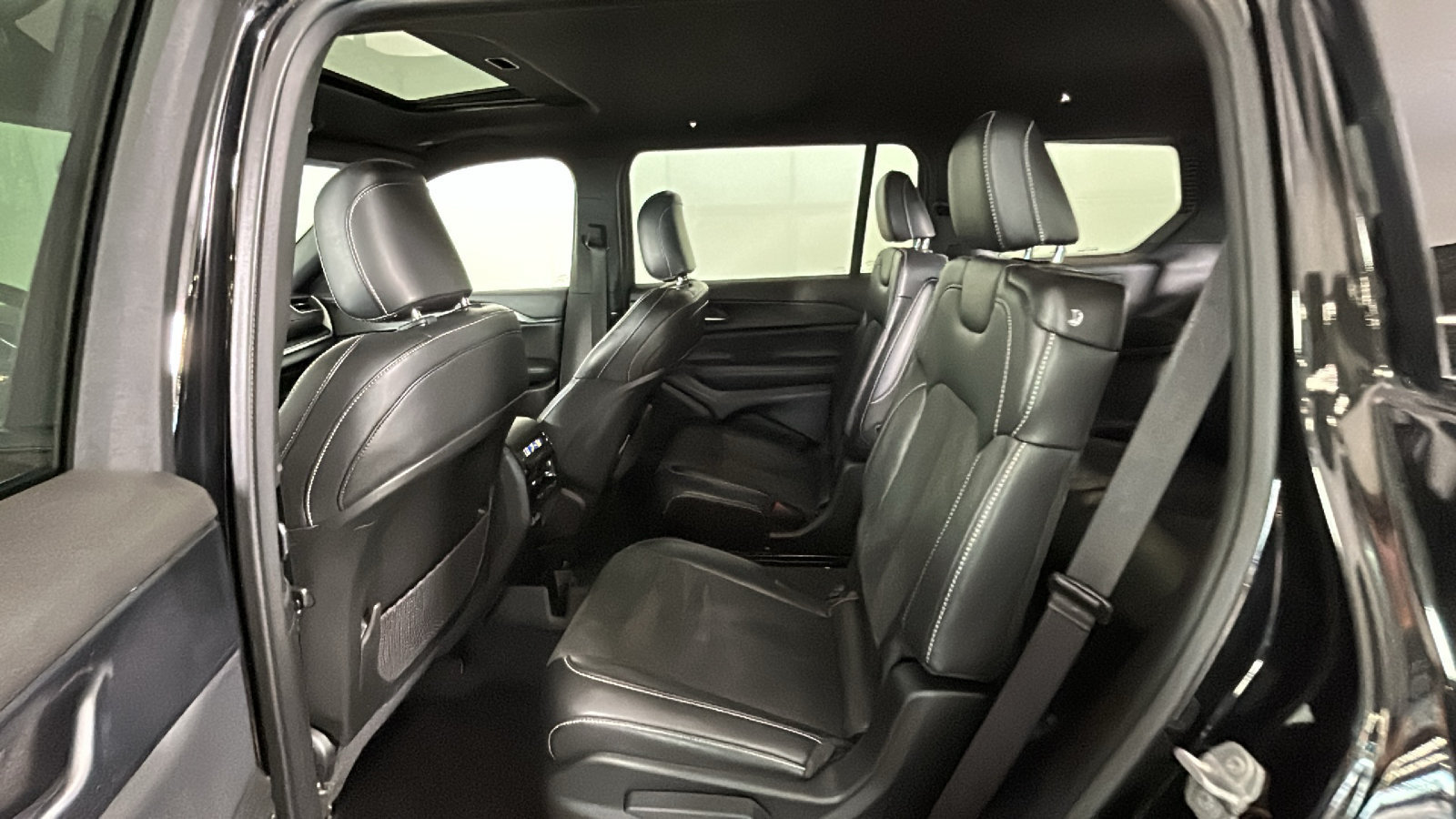 Used 2023 Jeep Grand Cherokee L Laredo AWD/4WD image 33