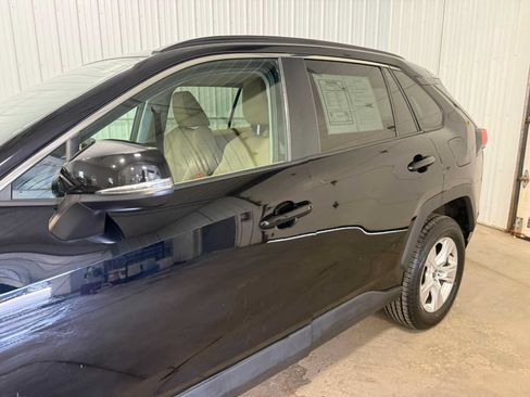 Used 2021 Toyota RAV4 XLE w/ Convenience Package AWD/4WD image 7