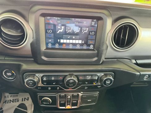 Used 2018 Jeep Wrangler Unlimited Sport S AWD/4WD image 14