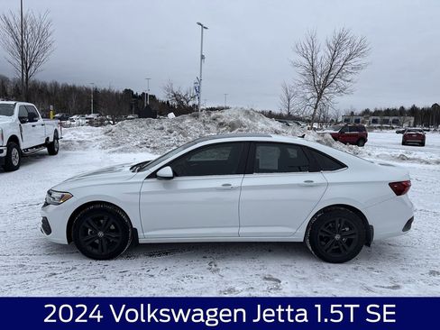 Used 2024 Volkswagen Jetta SE w/ Panoramic Sunroof Package image 10