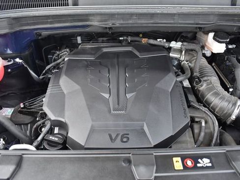 Used 2024 Kia Carnival LX FWD image 33