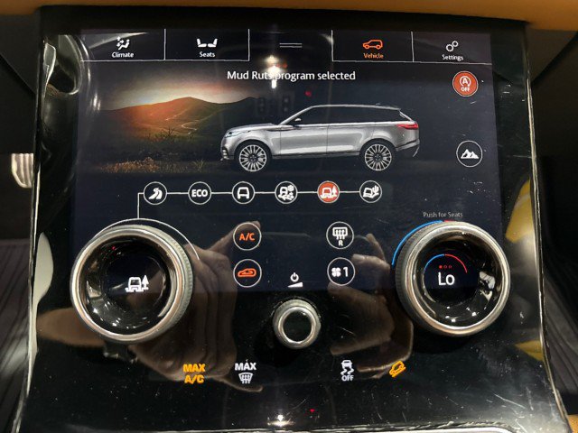 Used 2019 Land Rover Range Rover Velar R-Dynamic SE AWD/4WD image 52