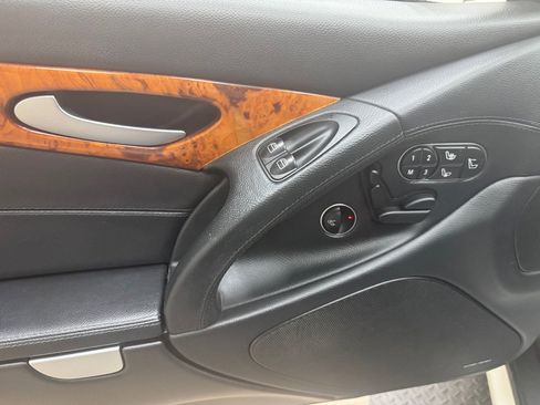 Used 2009 Mercedes-Benz SL 550 image 17