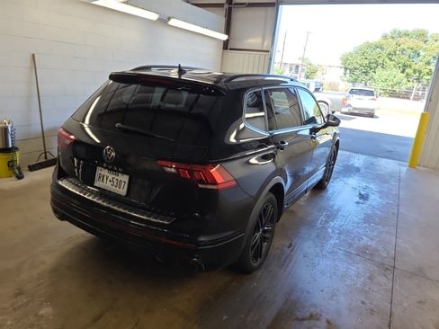 Used 2022 Volkswagen Tiguan SE R-Line image 6