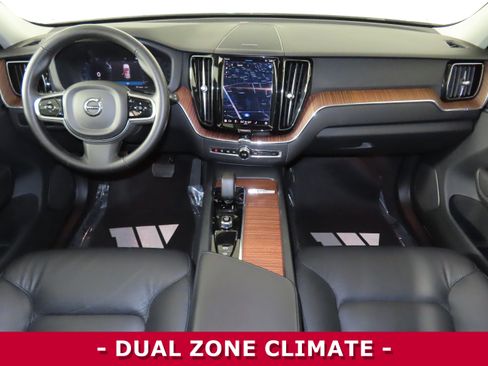 Used 2024 Volvo XC60 B5 Plus image 11