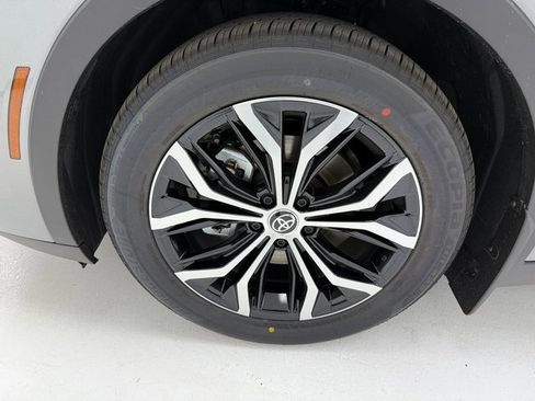 New 2026 Toyota Crown Limited image 7