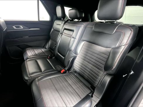 Used 2025 Ford Explorer ST-Line w/ ST-Line Street Pack AWD/4WD image 25