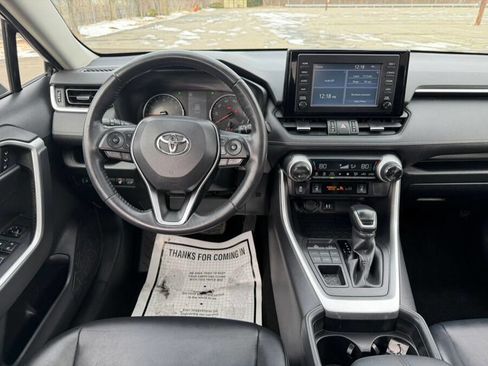 Used 2019 Toyota RAV4 XLE Premium image 36