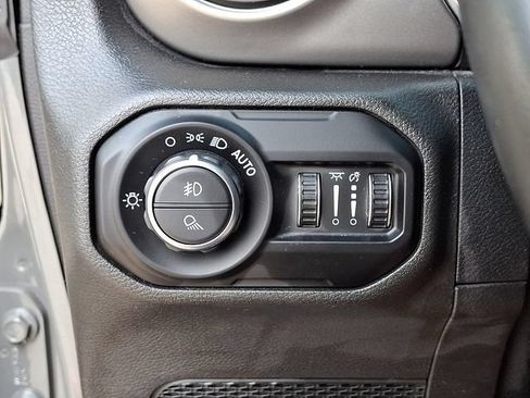 Used 2021 Jeep Gladiator Sport AWD/4WD image 27