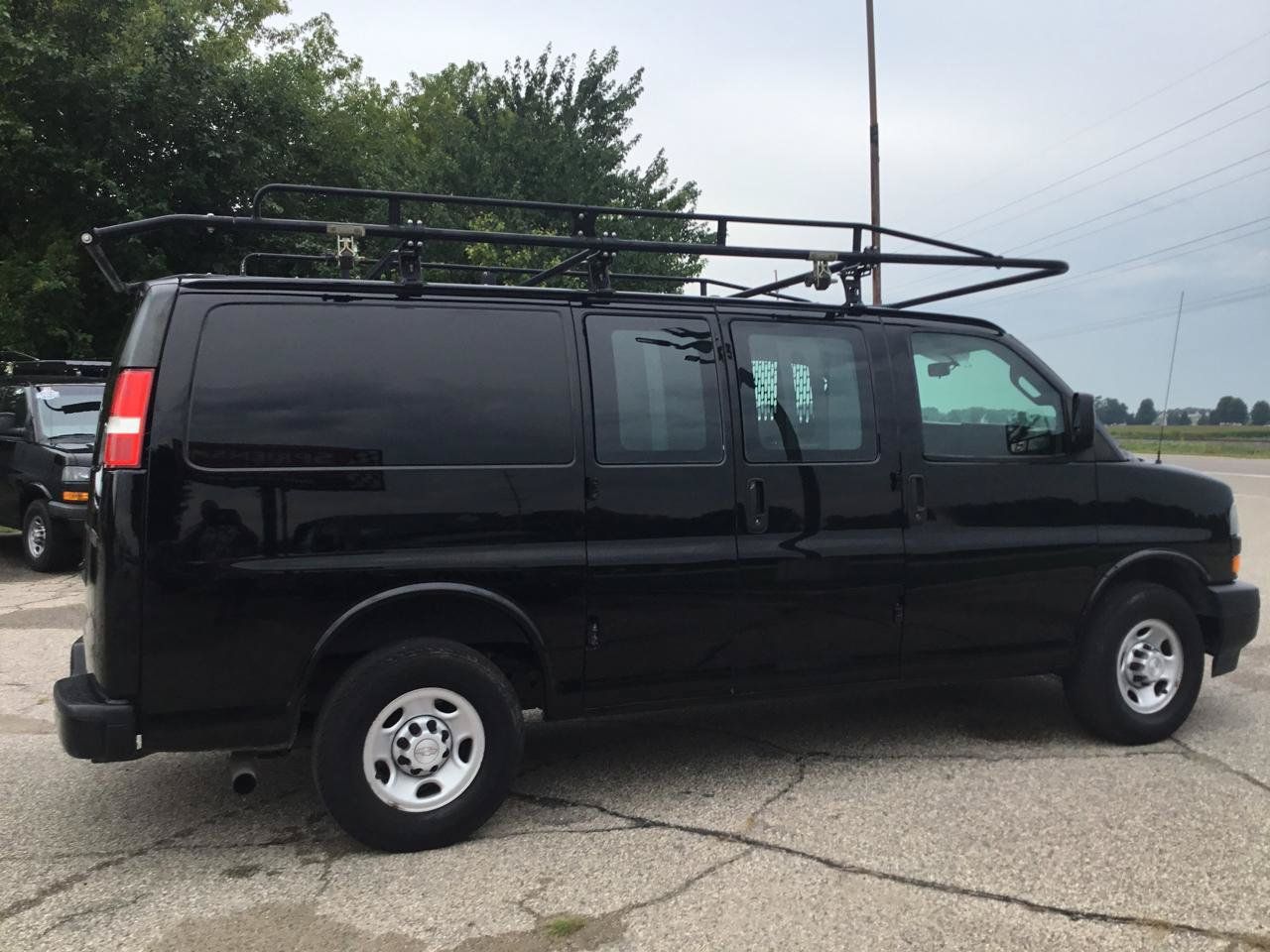 Used 2020 Chevrolet Express 2500 w/ Communications Package RWD image 4