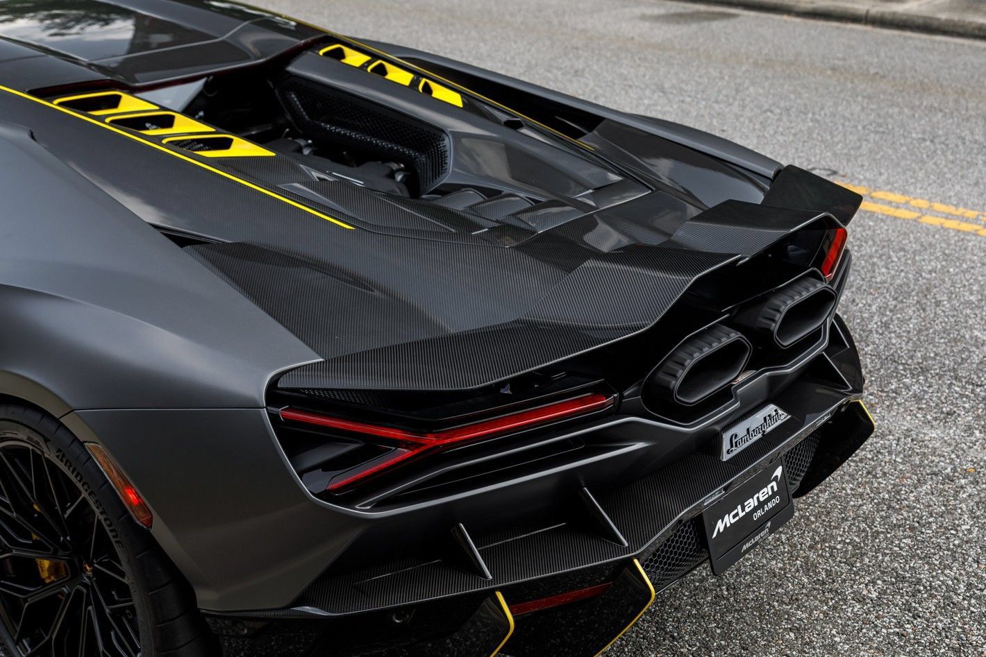 Used 2025 Lamborghini Revuelto AWD/4WD image 23