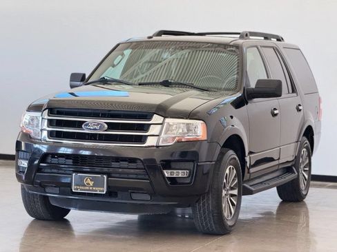 Used 2017 Ford Expedition XLT RWD image 3