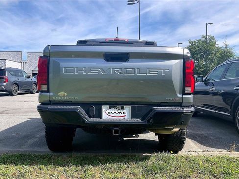 Used 2024 Chevrolet Colorado ZR2 w/ ZR2 Convenience Package III AWD/4WD image 5