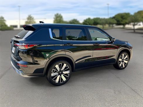 New 2025 Mitsubishi Outlander SE image 7