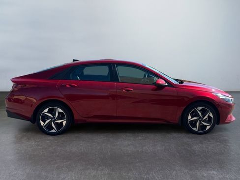 Used 2023 Hyundai Elantra SEL w/ Convenience Package FWD image 4