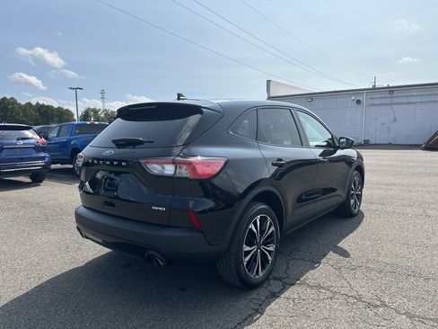 Used 2022 Ford Escape SE w/ SE Sport Appearance Package image 6