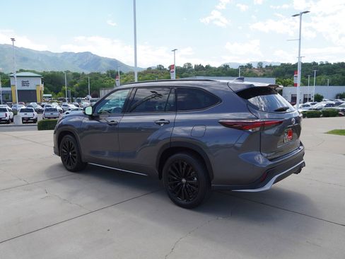 Certified 2024 Toyota Highlander XSE image 6