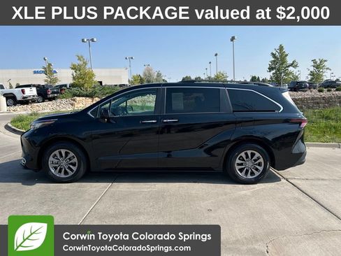 Used 2023 Toyota Sienna XLE w/ XLE Plus Package AWD/4WD image 4