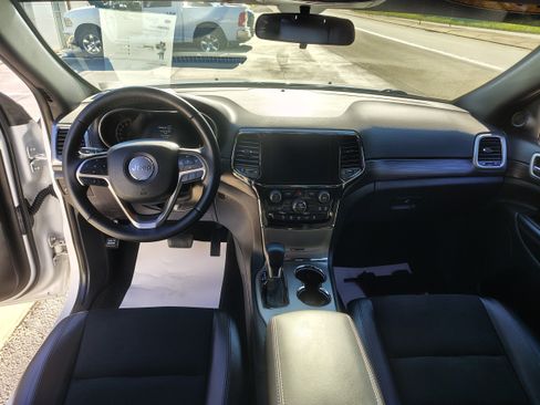 Certified 2021 Jeep Grand Cherokee Laredo AWD/4WD image 25