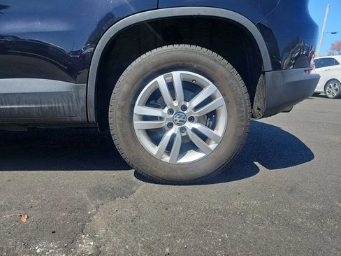 Used 2017 Volkswagen Tiguan S image 11