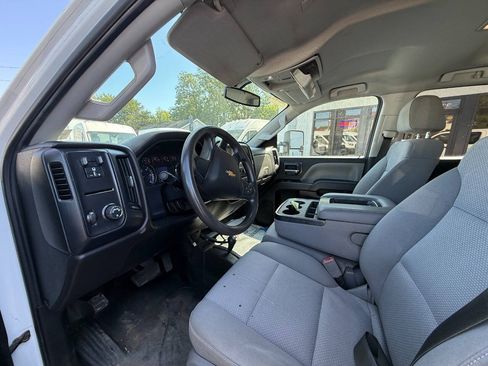 Used 2019 Chevrolet Silverado 2500 W/T AWD/4WD image 5