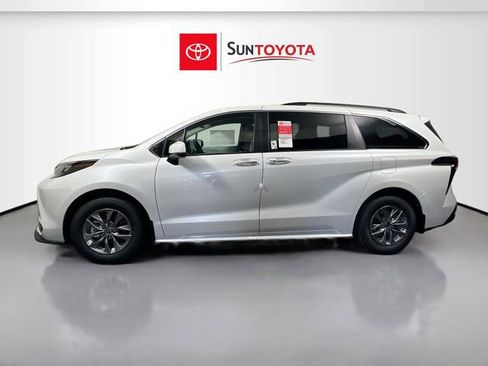 New 2026 Toyota Sienna XLE image 6