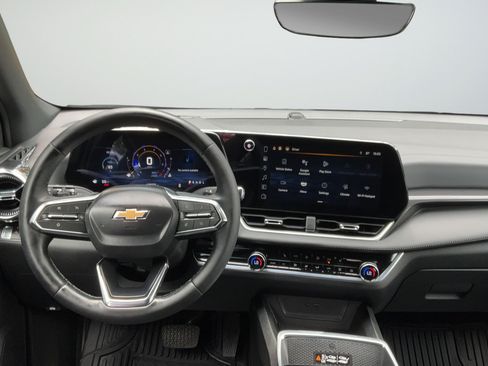 Used 2025 Chevrolet Equinox LT w/ Convenience Package II FWD image 12
