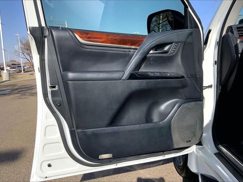 Used 2017 Lexus LX 570 4WD w/ Luxury Package image 22