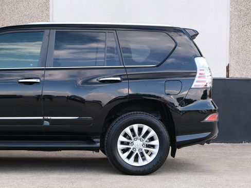 Used 2017 Lexus GX 460 Premium w/ Premium Package AWD/4WD image 8