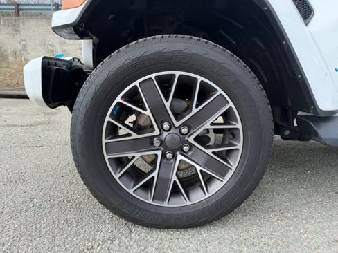 Used 2023 Jeep Wrangler Unlimited Sahara image 9